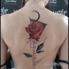 Tattoo ?? Rose / Moon / Abstraction on the back motif: lettering style: graphic / illustrative