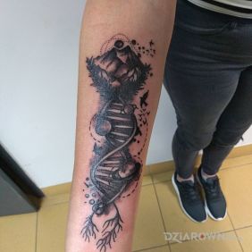 Tatuaż DNA na przedramieniu motyw: pozostałe styl: graficzne / ilustracyjne