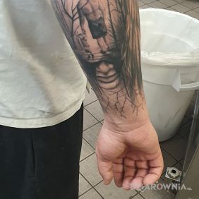 Tatuaż Kontynuacja poprzedniego na nadgarstku motyw: czaszki styl: realistyczne