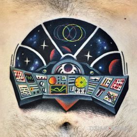 Tatuaż Konsoleta na brzuchu motyw: kosmos