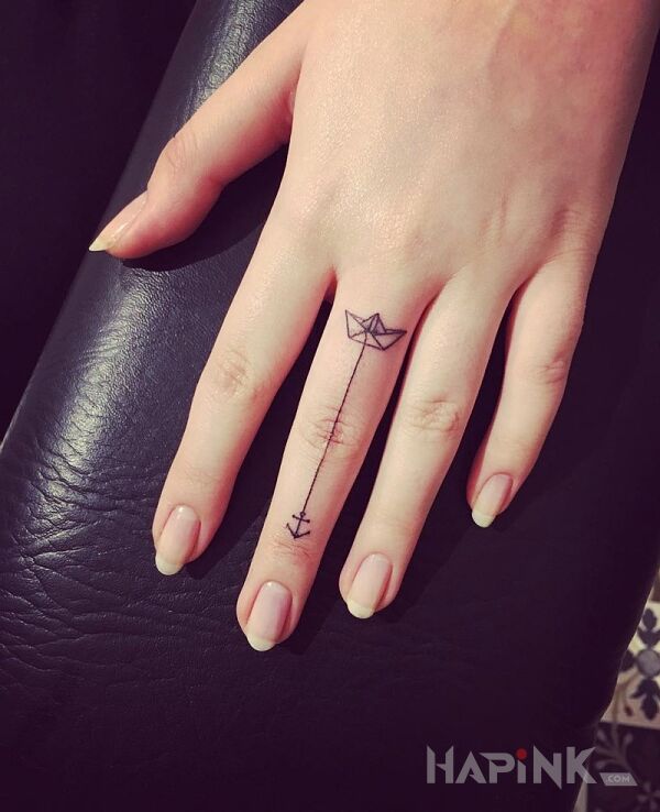 Tattoo Tatuaż na palcu in other motif on the fingers