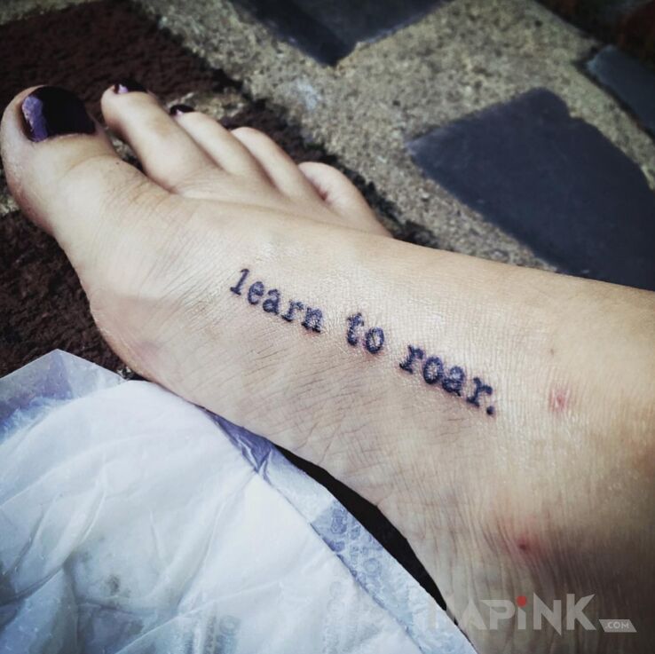 Tattoo Nauka ryku in lettering motif and calligraphy style on the foot