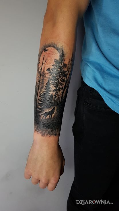 Tatuaż las w motywie zwierzęta i stylu graficzne / ilustracyjne na przedramieniu