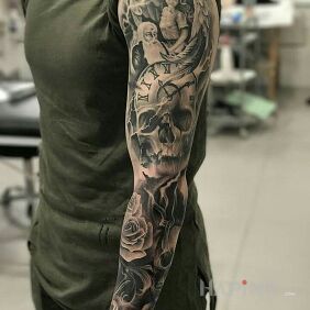 Tattoo Angel over the skull on the upper arm motif: skulls style: realistic