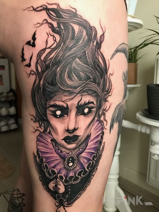 Tattoo Upiorna piękność in black and gray motif and graphic / illustrative style on the leg