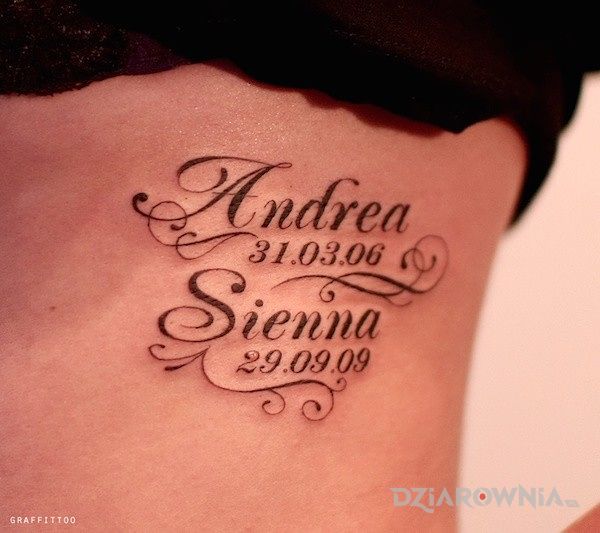 Tatuaż andrea x sienna w motywie napisy na żebrach