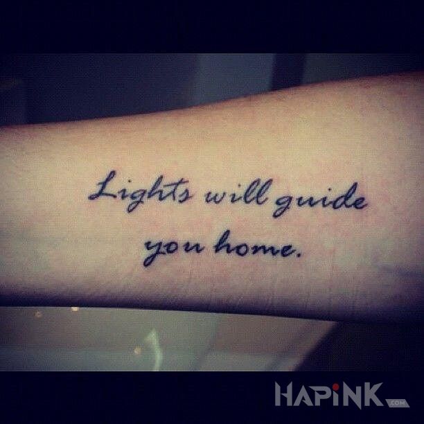 Tattoo Jak wrocic do domu in lettering motif and calligraphy style on the forearm