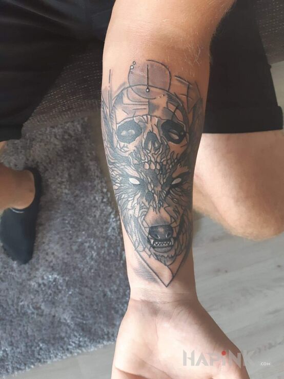 Tattoo Wilk in animals motif and graphic / illustrative style on the forearm