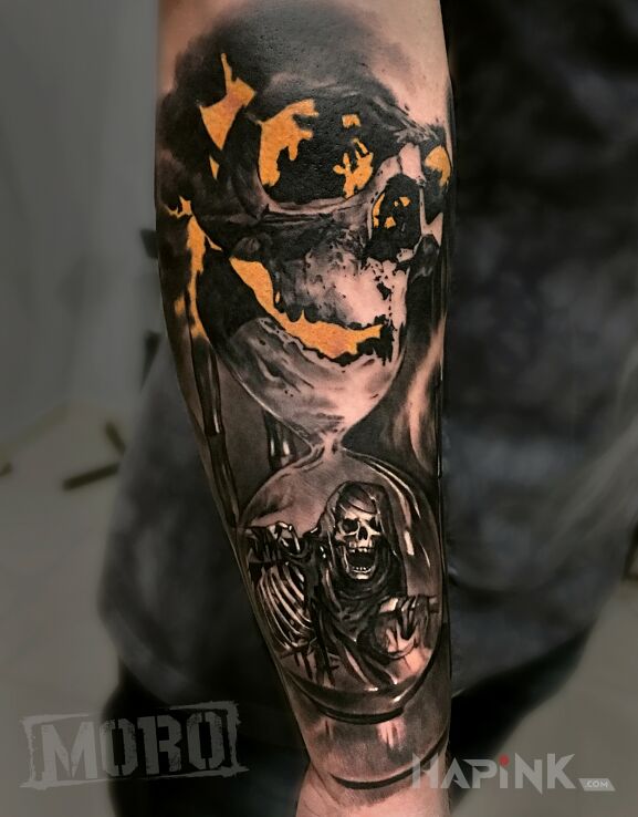 Tattoo Czaszka/Klepsydra/Zombi in demons motif and realistic style on the forearm