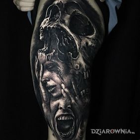 Tatuaż Krzyk i śmierć na nodze motyw: twarze styl: realistyczne