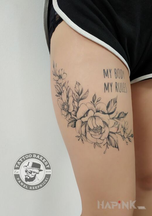 Tattoo Kwiaty in black and gray motif and graphic / illustrative style on the leg