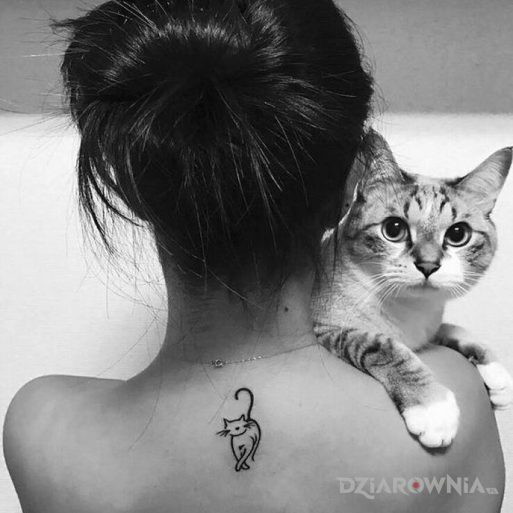 Tatuaż Kicia w motywie zwierzęta i stylu minimalistyczne na plecach