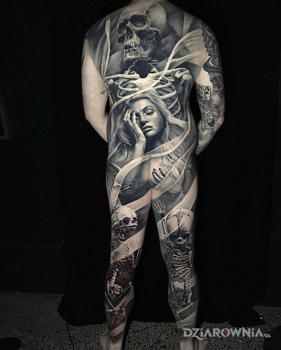 Tatuaż monumentalny tatuaż w motywie 3D i stylu realistyczne na plecach