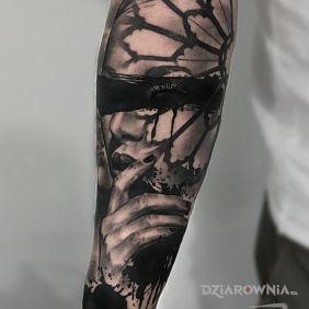 Tatuaż Tajemnicza kobieta na przedramieniu motyw: twarze styl: realistyczne