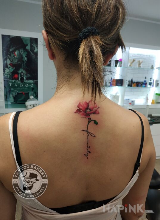 Tattoo Mak in lettering motif and graphic / illustrative style on the back