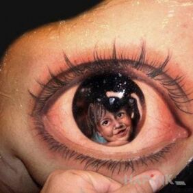 Tattoo Realistic eye on the shoulder blades motif: 3D