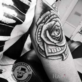 Tattoo Rose on the upper arm motif: black and gray style: graphic / illustrative