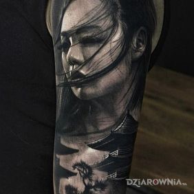 Tatuaż Portret Japonki na ramieniu motyw: twarze styl: realistyczne