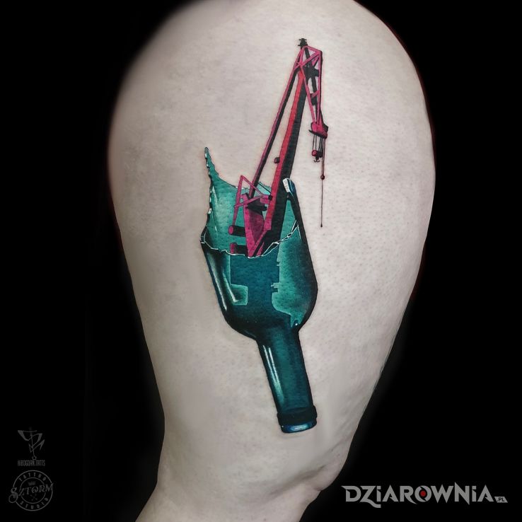 Tatuaż symbol gdański żuraw w motywie patriotyczne i stylu realistyczne na nodze