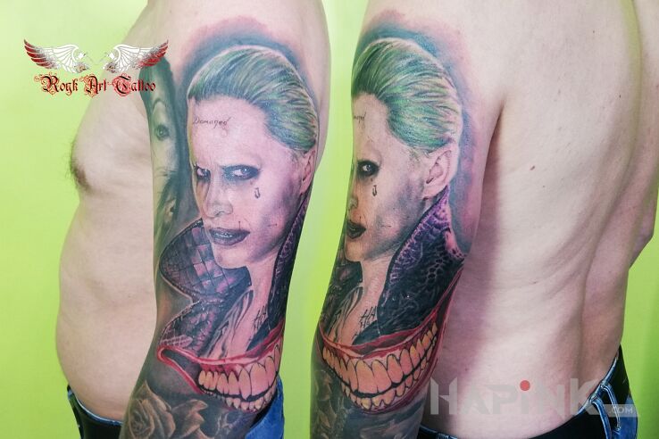 Tattoo Nie trzeba prtzedstawiać tego Pana :-) in colorful motif and realistic style on the upper arm