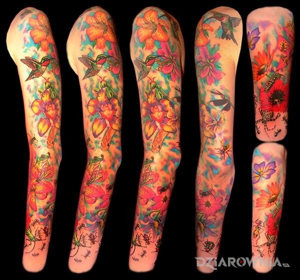Tatuaż kolorowe wzorki w motywie rękawy na przedramieniu