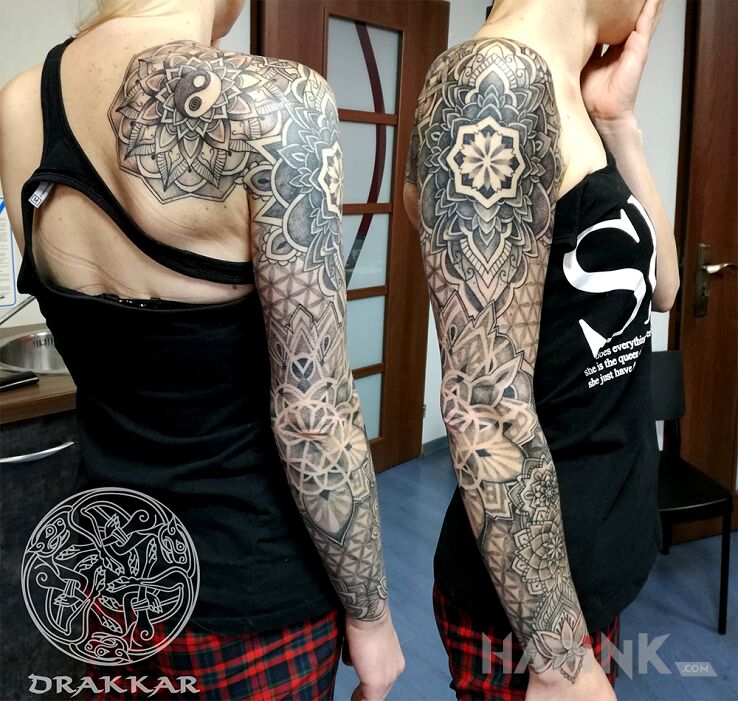 Tattoo Mandalowy Rękaw :-) in mandalas motif and geometric style on the forearm