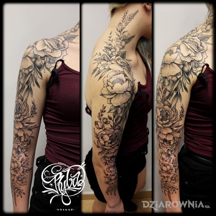 Tatuaż rękaw w kwiatach - w motywie rękawy i stylu realistyczne na przedramieniu