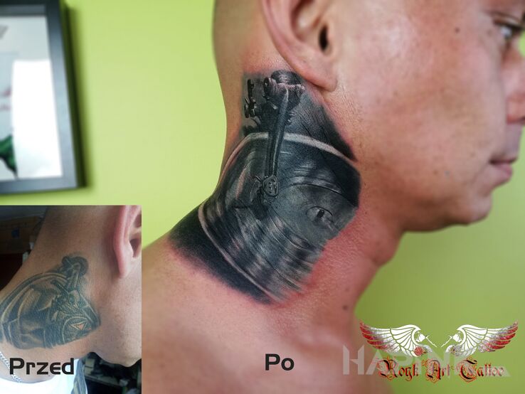 Tattoo Muzyczny coverek in objects motif and realistic style on the neck
