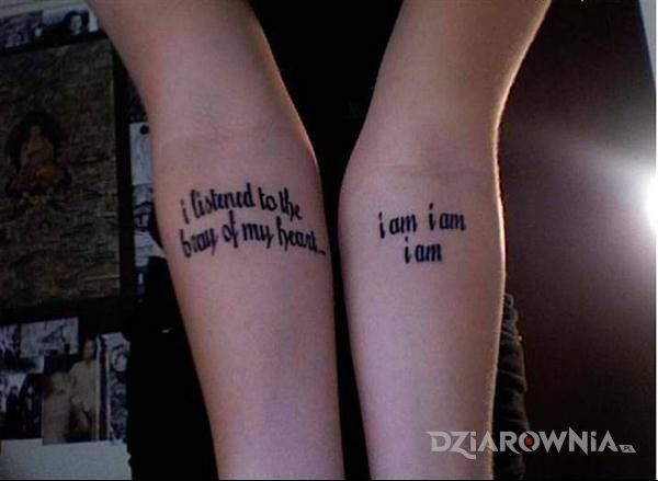 Tatuaż i am i am i am w motywie napisy na przedramieniu