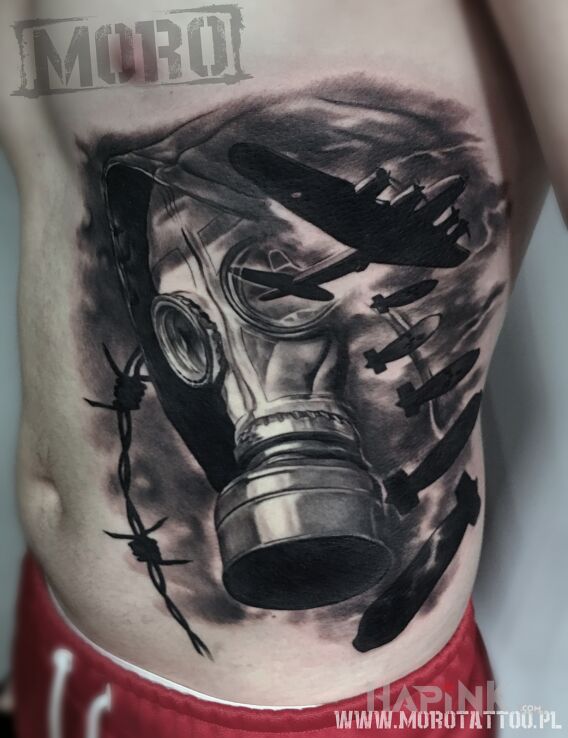 Tattoo Maska gazowa, Postapokalipsa in war motif and realistic style on the ribs