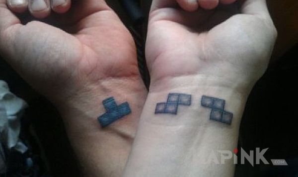 Tattoo Klocki tetrisa in Love motif on the wrist