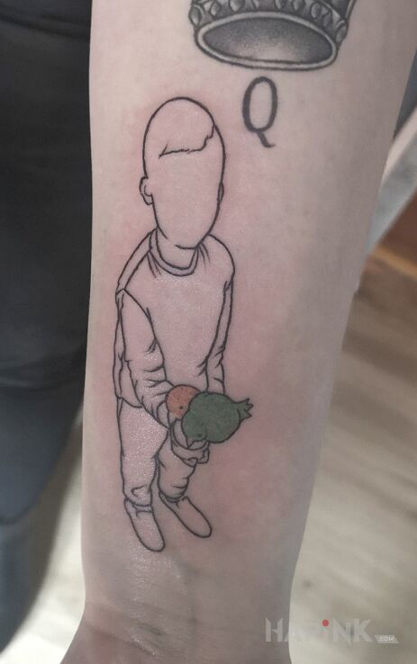 Tattoo Ku pamięci zmarlego brata ❤️ in characters motif and contour / linework style on the forearm