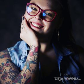 Tatuaż Old school na przedramieniu motyw: kolorowe styl: oldschool