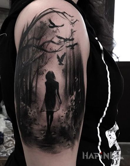 Tattoo Samotna w lesie in 3D motif and realistic style on the upper arm
