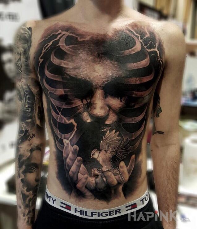 Tattoo Ptak na dłoni in characters motif on the stomach