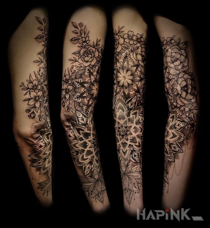 Tattoo Mandala na bliznach in mandalas motif and graphic / illustrative style on the upper arm