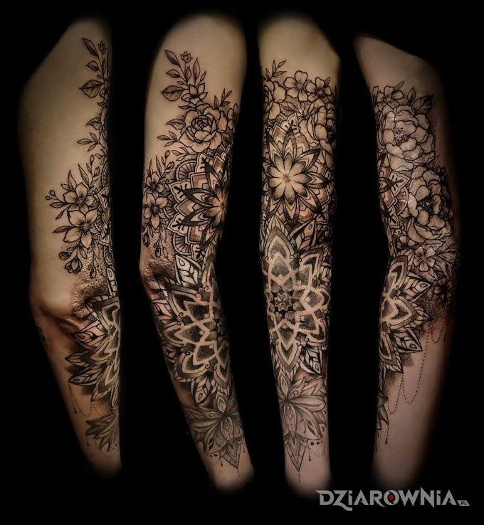 Tatuaż mandala na bliznach w motywie kwiaty i stylu graficzne / ilustracyjne na ramieniu