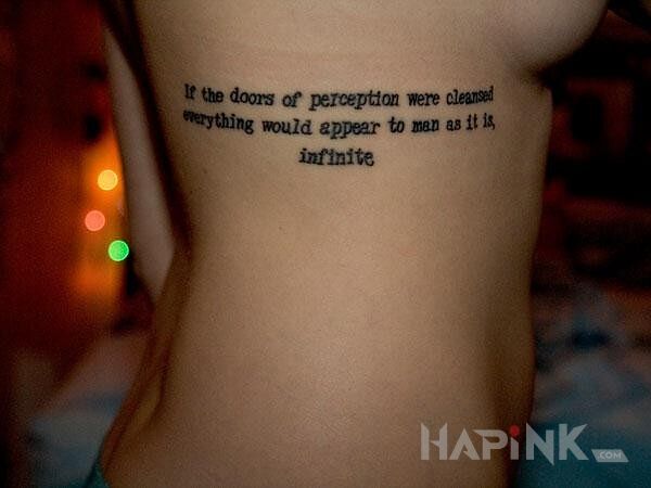 Tattoo Napis po angielsku in lettering motif on the ribs