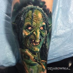 Tatuaż Gremlin albo troll na przedramieniu motyw: postacie