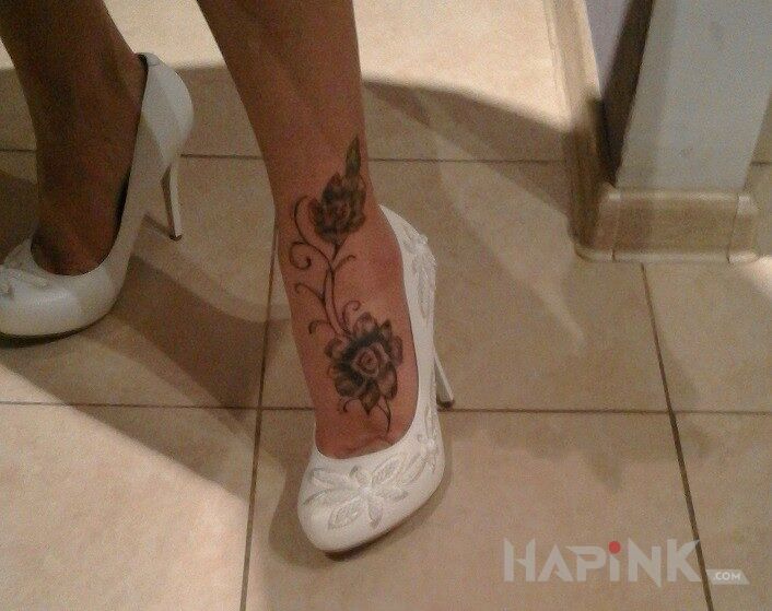 Tattoo Stopa kwiatki in flowers motif on the foot