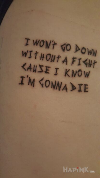 Tattoo Tekst utworu in lettering motif and calligraphy style on the ribs