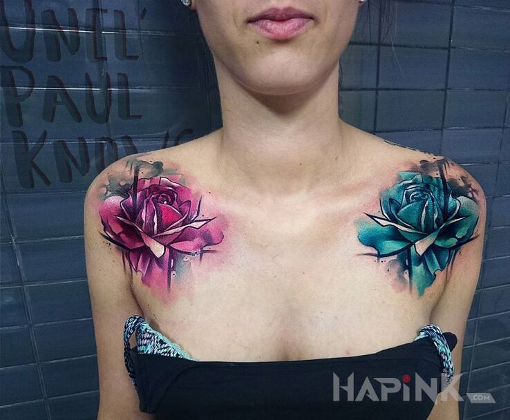 Tattoo Róże in flowers motif on the chest