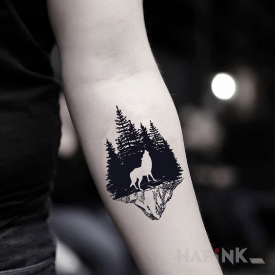 Tattoo Bialy wilk in animals motif and graphic / illustrative style on the forearm