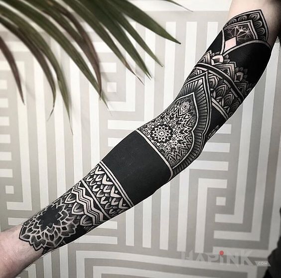 Tattoo Wzór pierwsza klasa in black and gray motif and blackwork / blackout style on the forearm