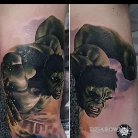 Tatuaż Hulk na przedramieniu motyw: kolorowe styl: realistyczne