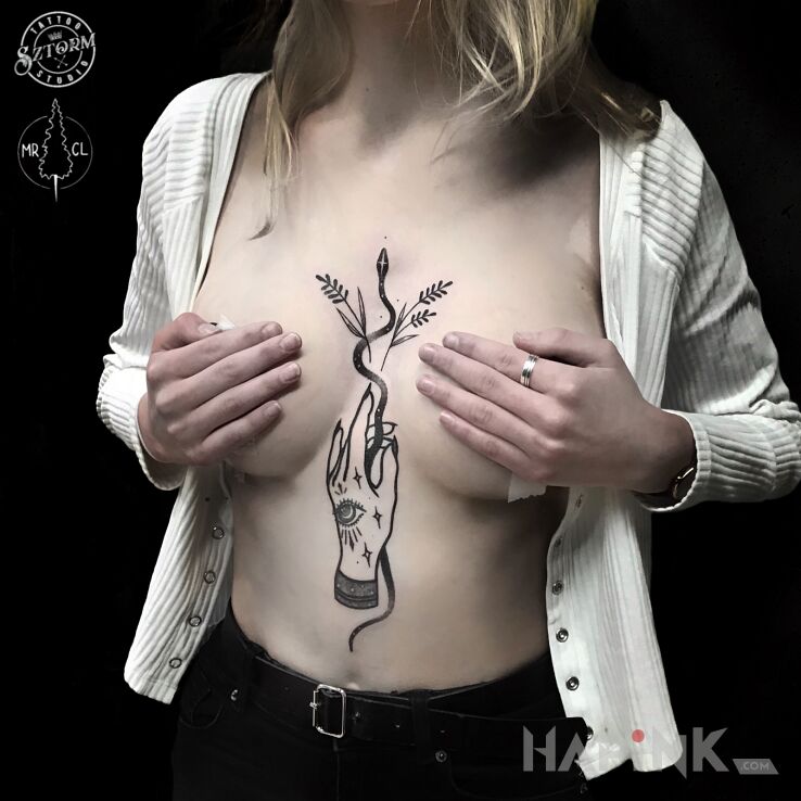 Tattoo Tatuaż pomiędzy piersiami in black and gray motif and graphic / illustrative style on the stomach