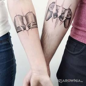 Tatuaż Książka & Pad na przedramieniu motyw: miłosne styl: graficzne / ilustracyjne