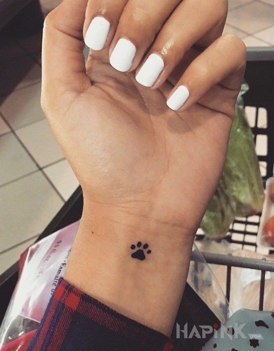 Tattoo Łapka in other motif and minimalistic style on the wrist