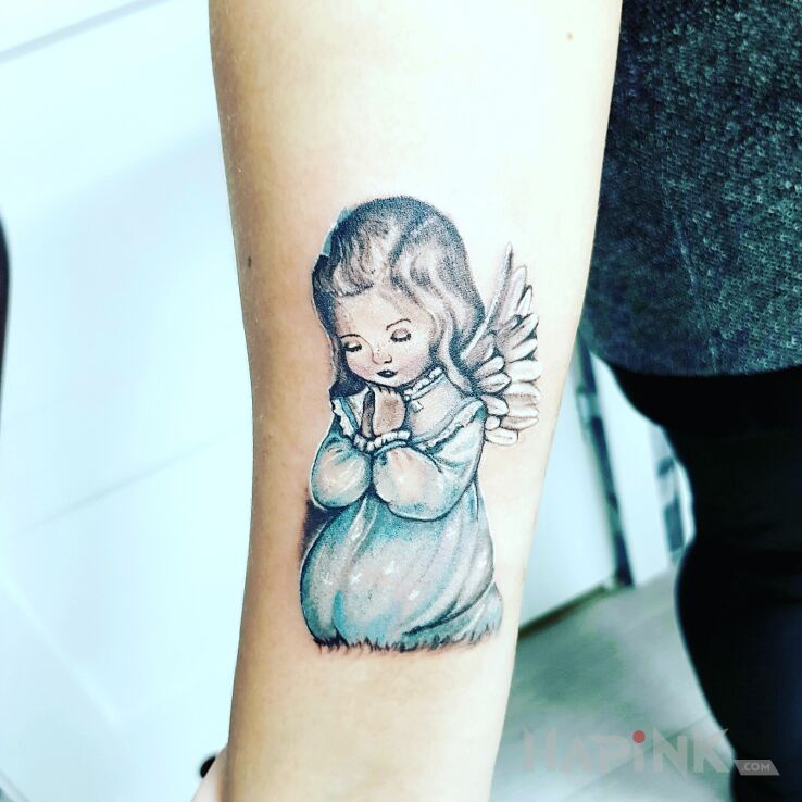 Tattoo Aniołek in angels motif and graphic / illustrative style on the forearm