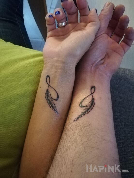 Tattoo Nieskończoność in black and gray motif and graphic / illustrative style on the wrist